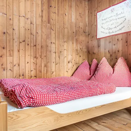 Hauserlhuette Holiday home Zederhaus